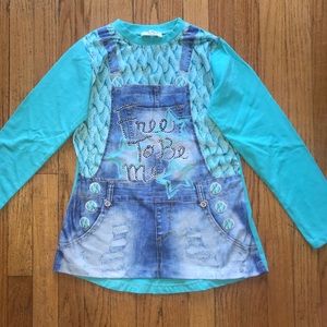 Turquoise shirt with a “free to be me” design